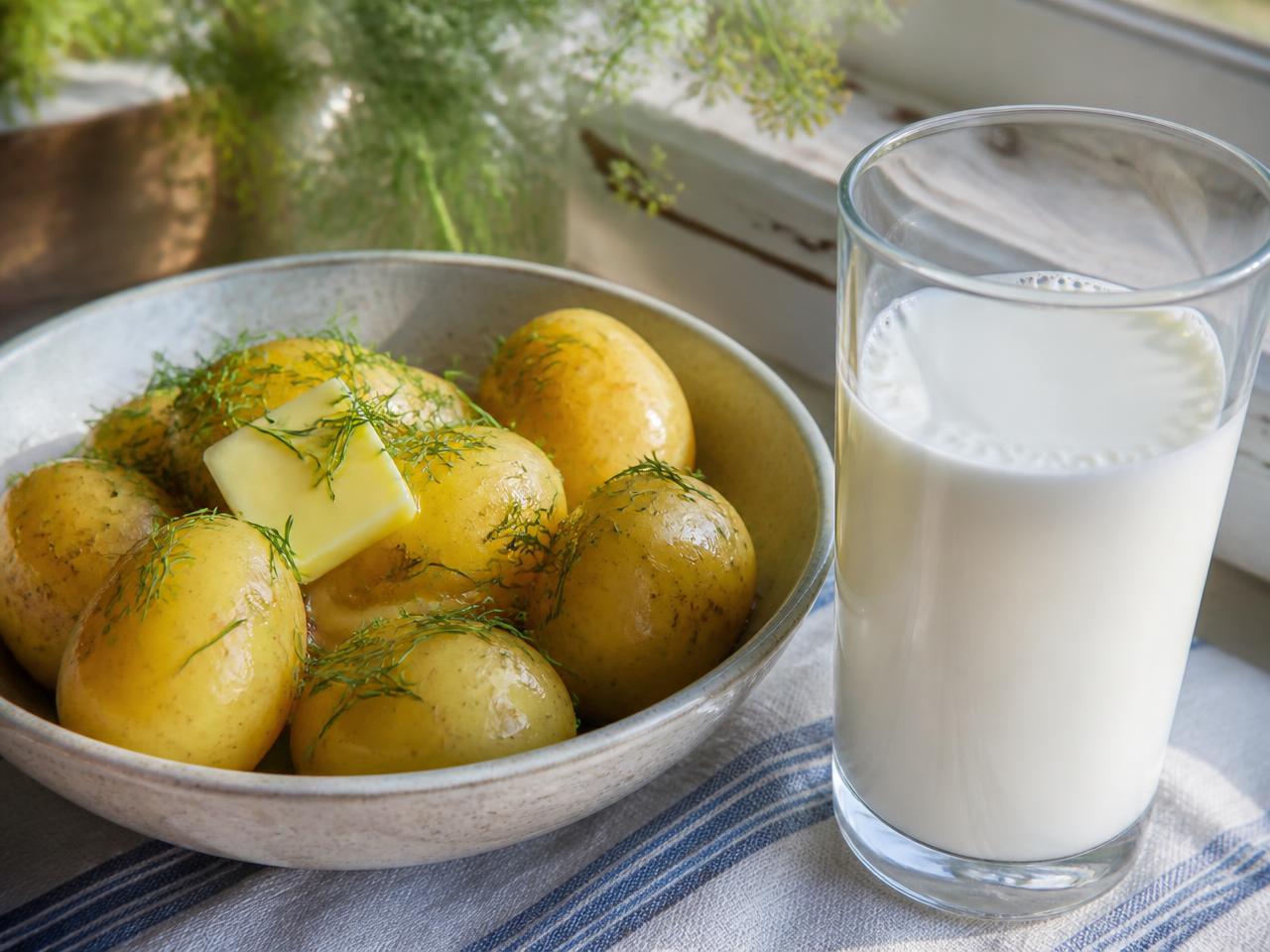 Boiled potatoes with butter and dill + Cold milk
